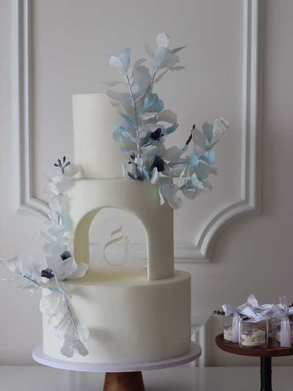 Blue Blossom Elegance Cake 1500 AED